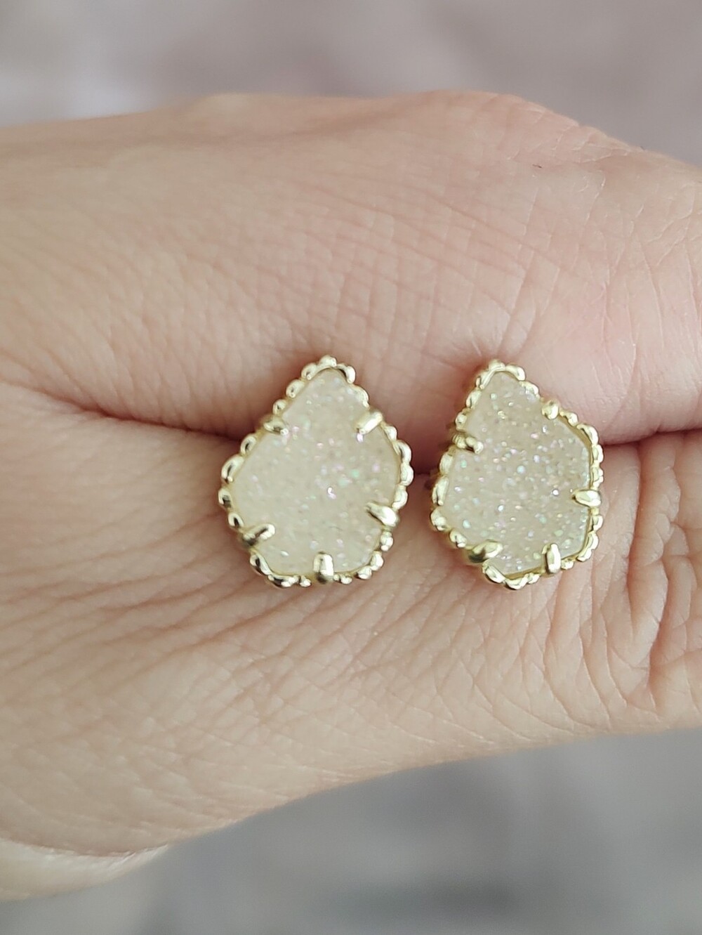 Kendra Scott Tessa Earrings - Picture 3 of 5